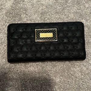 betsy johnson wallet. like new, smoke free home